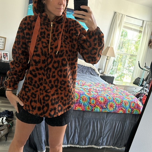 🖤Loft Leopard Teddy Pullover - Picture 2 of 5
